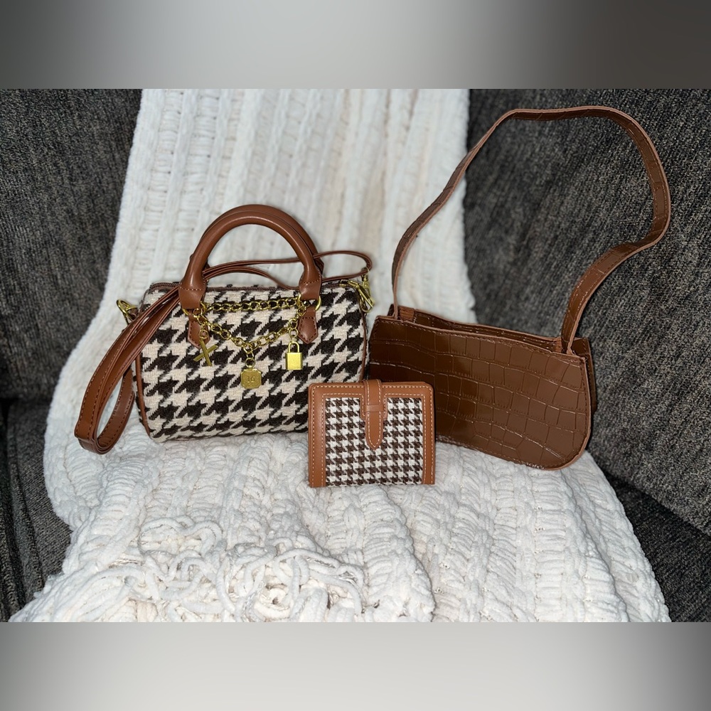 Brown purses and wallet